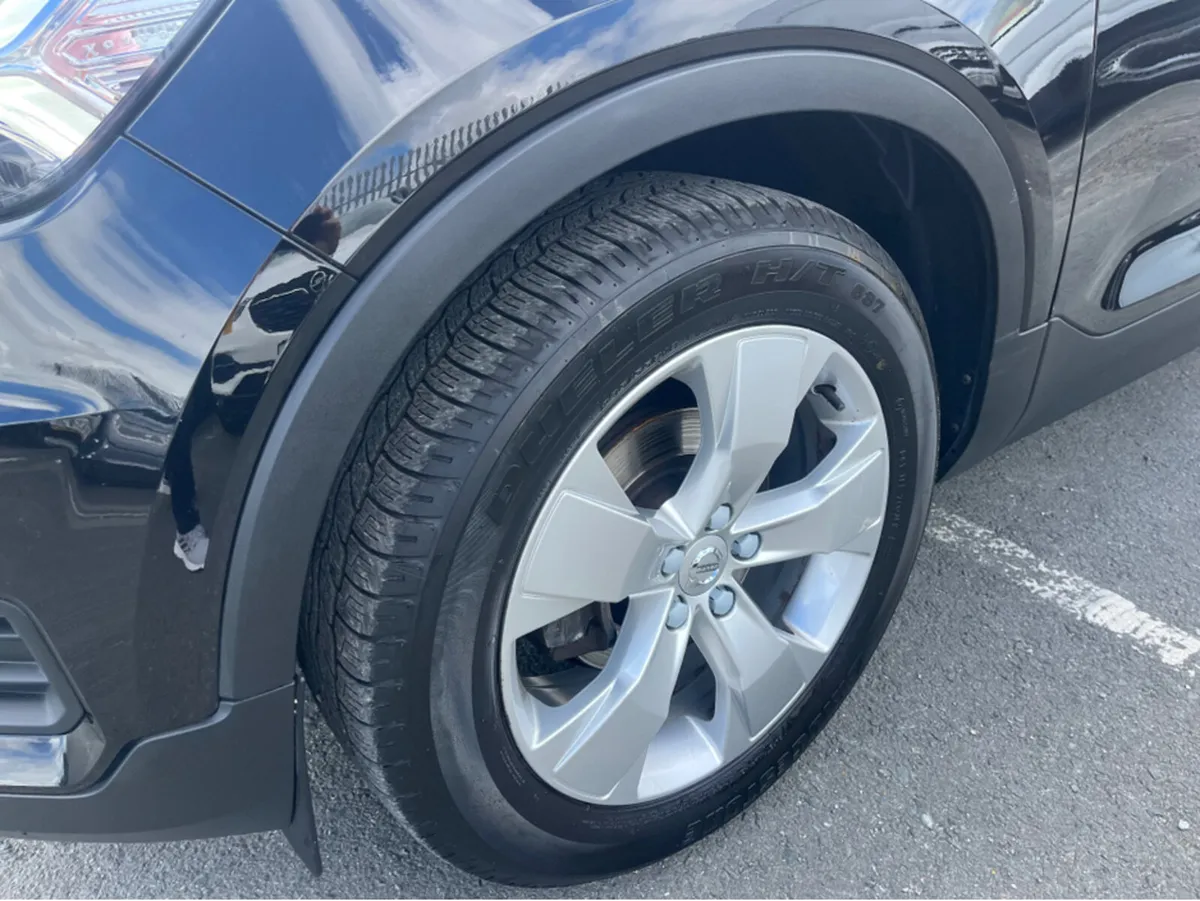 Volvo XC40 T3 MOMENTUM 5DR - Image 4