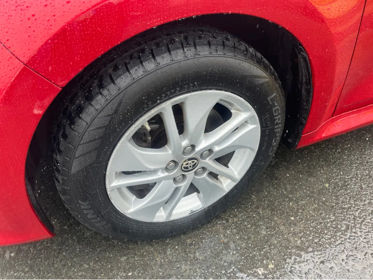 Toyota Yaris HYBRID LUNA 4DR AUTO - Image 2