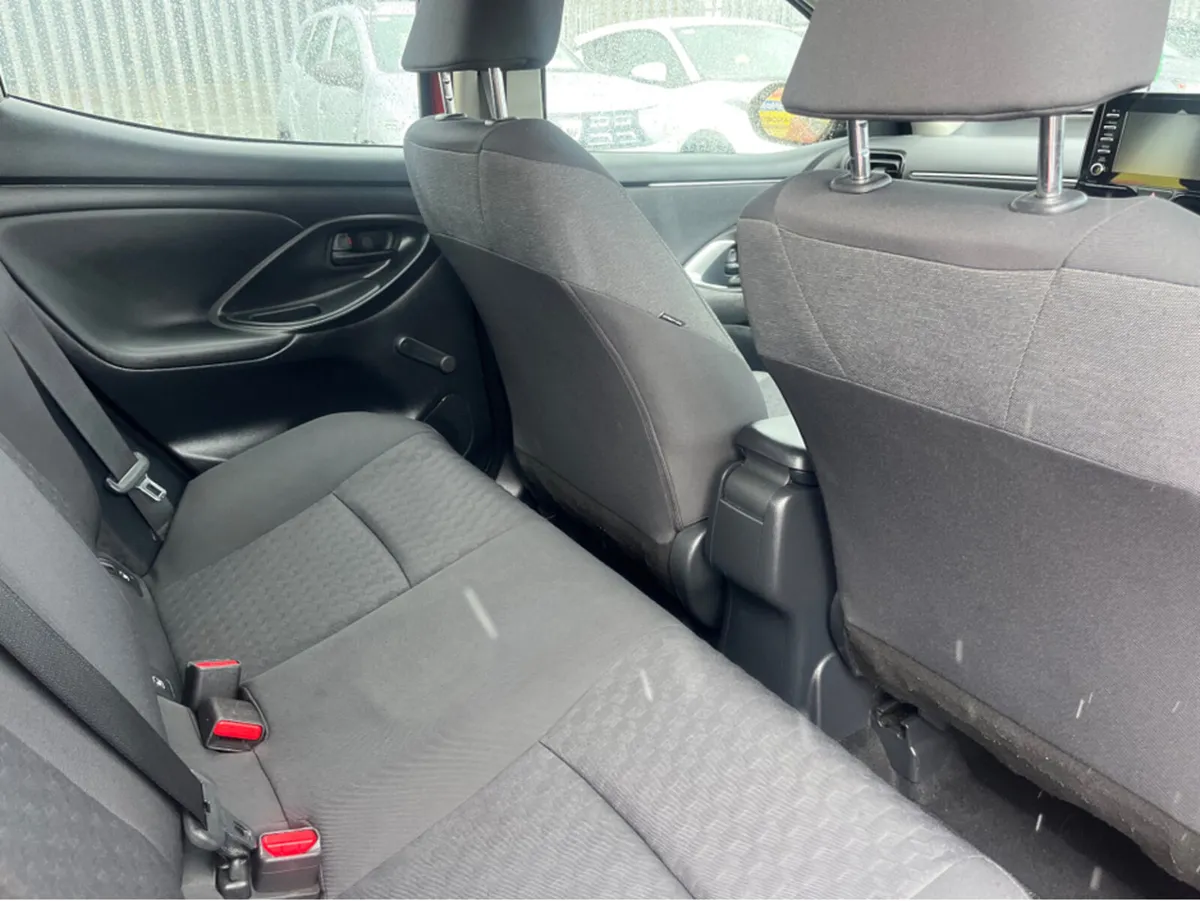 Toyota Yaris HYBRID LUNA 4DR AUTO - Image 3