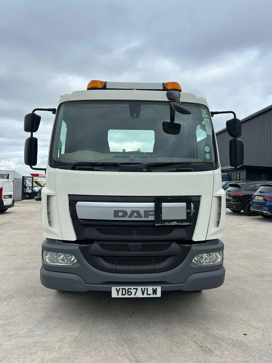 OCTOBER 2017 DAF LF 55 230 14 TONNE - Image 2