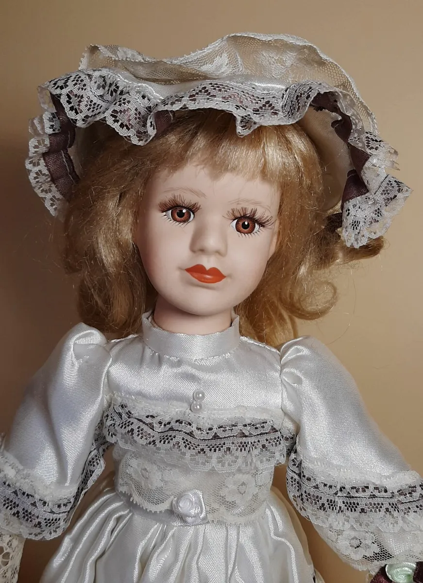 Porcelain doll - Image 1