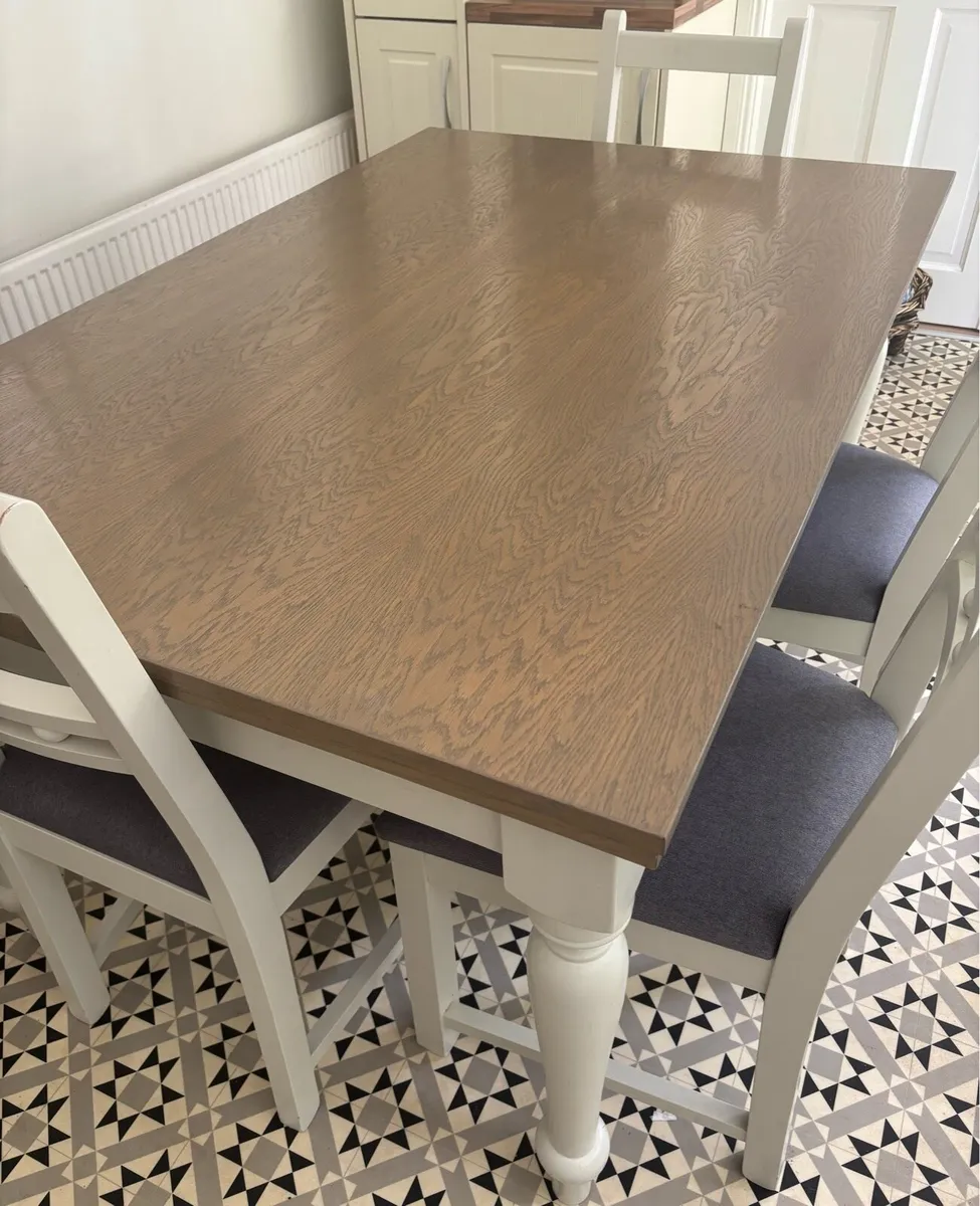 Dining table & Chairs - Image 1
