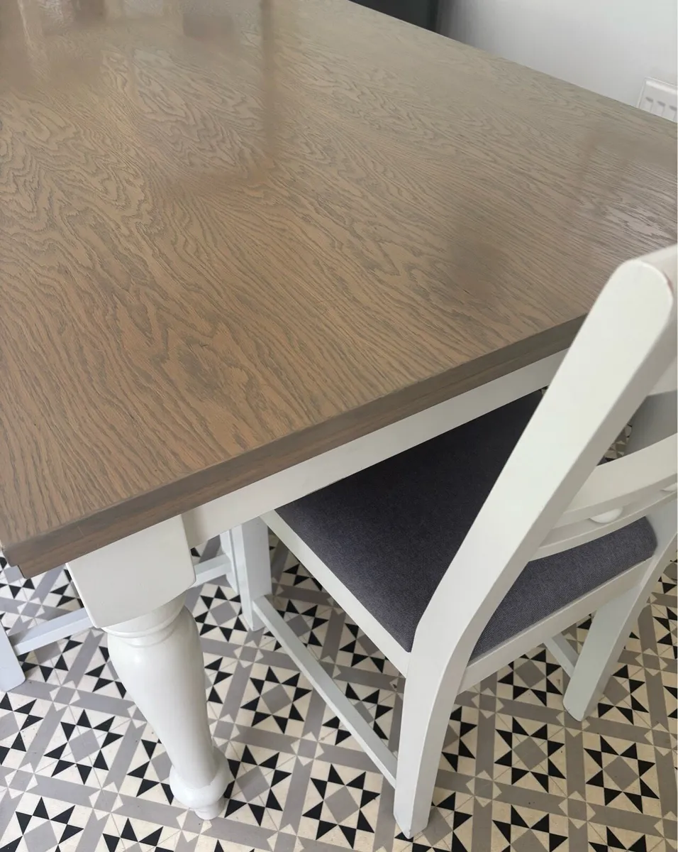 Dining table & Chairs - Image 3
