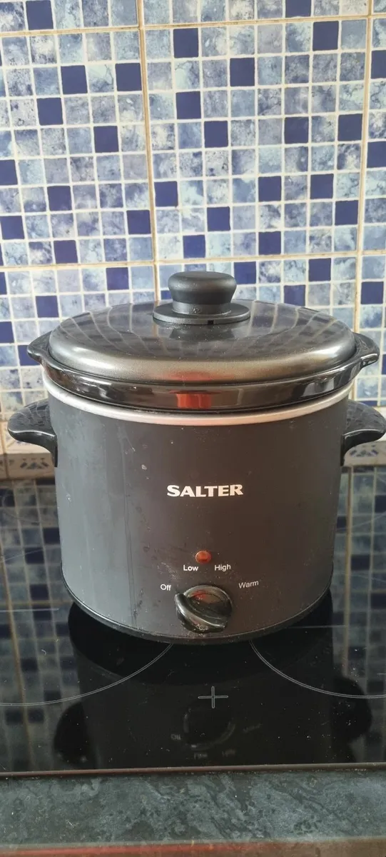 Slow cooker