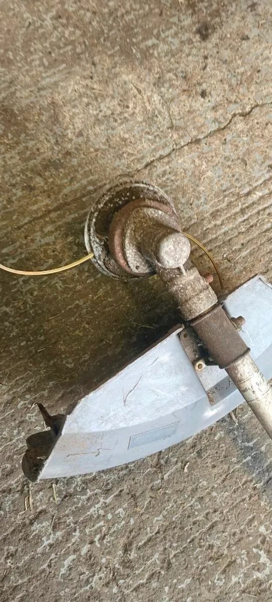 Oleomac grass trimmer - Image 4