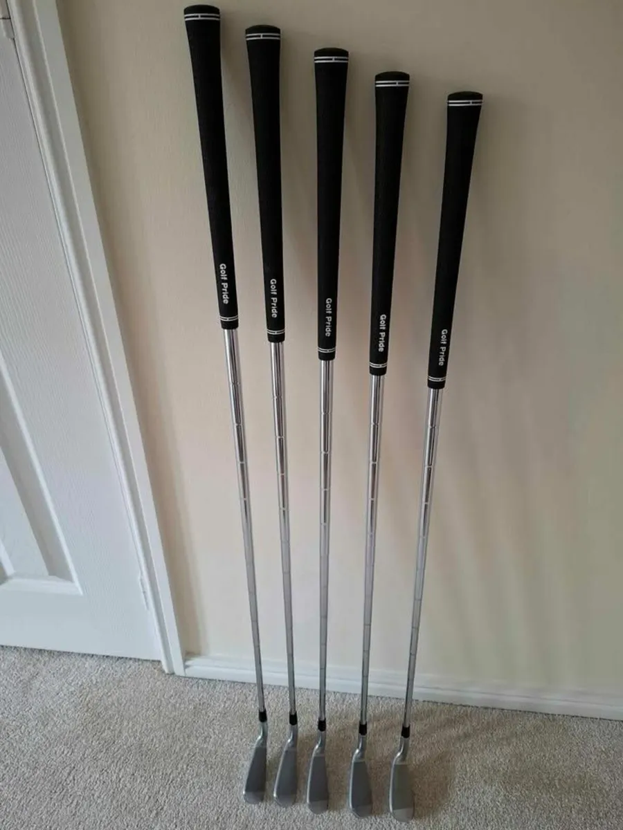 Mizuno JPX 923 forged 6-pw with S300 shafts. - Image 1