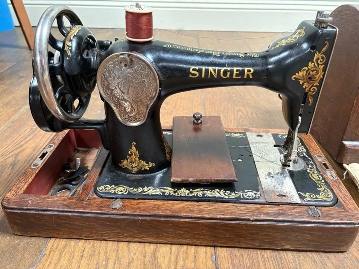 singer sewing machine 1920s - Image 1