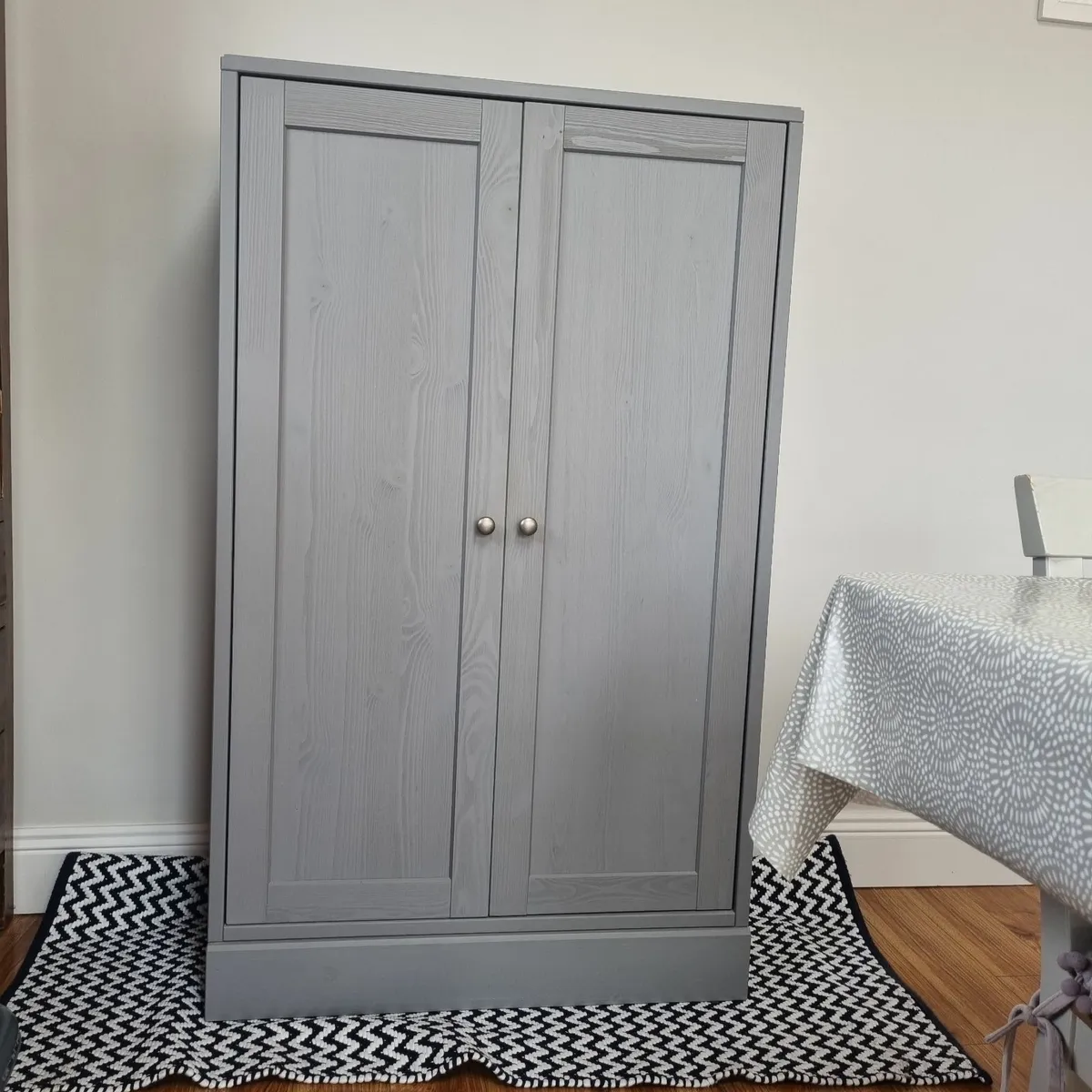Cabinet - Image 1