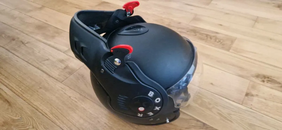 Motorcycle helmet - Image 2