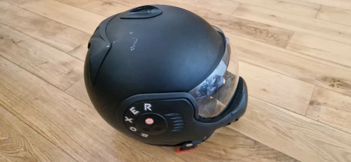 Motorcycle helmet - Image 3