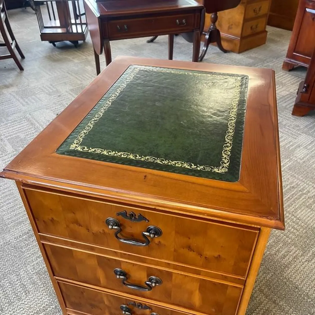 Beautiful mahogany green leather top filing cabine - Image 3