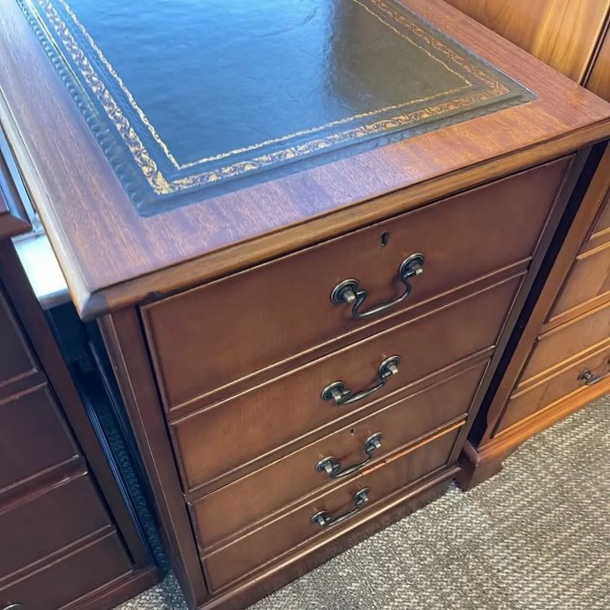 Beautiful mahogany green leather top filing cabine - Image 4