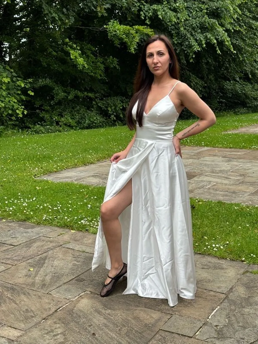 Wedding dress - Image 2