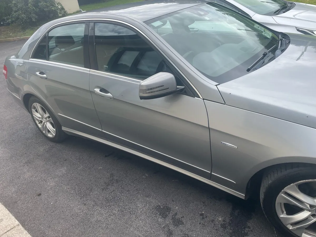 2012 Mercedes - Image 2