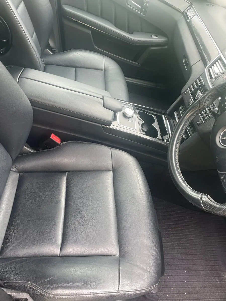 2012 Mercedes - Image 4