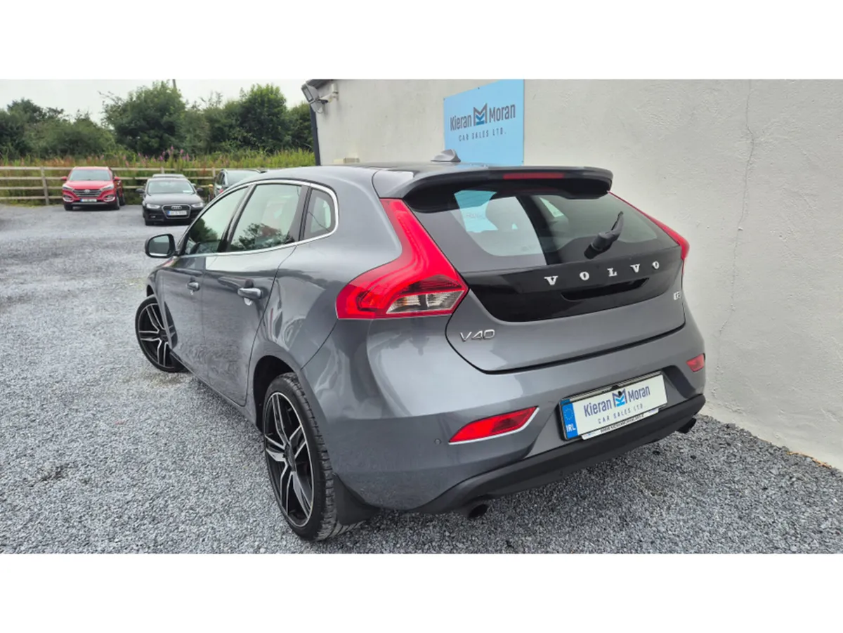 Volvo V40 5DR - Image 3