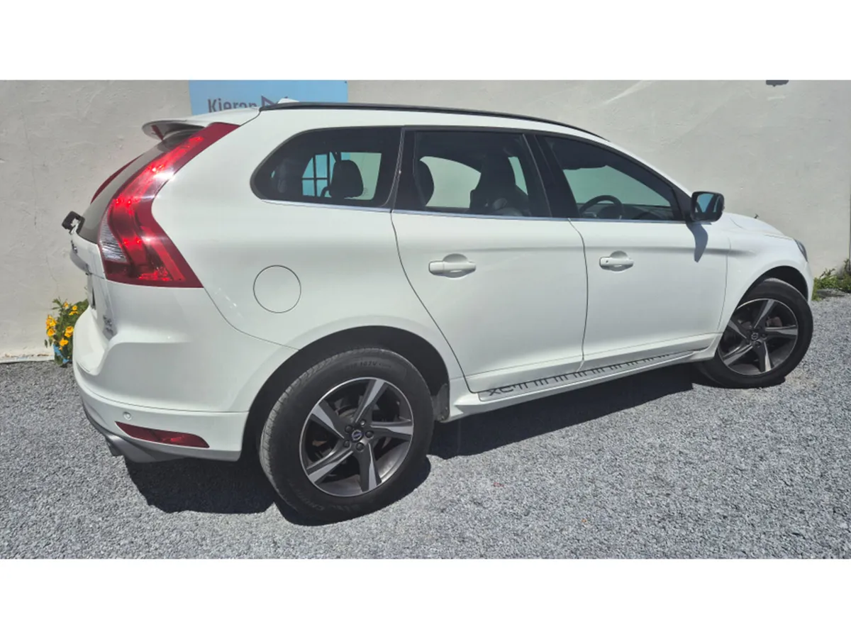 Volvo XC60 R-DESIGN 4WD - Image 4