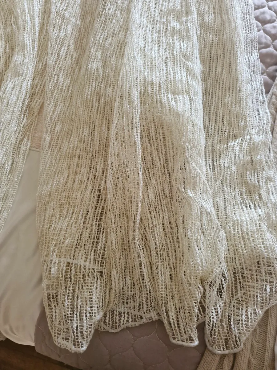 Curtains - Image 2
