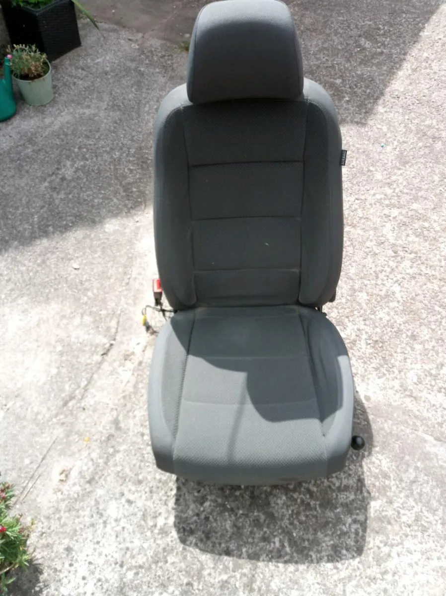 Swivel seat Van tyres - Image 1