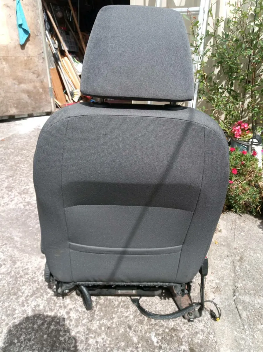 Swivel seat Van tyres - Image 2
