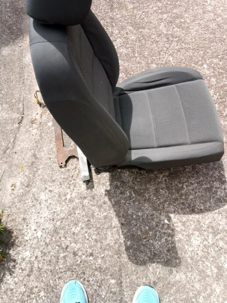 Swivel seat Van tyres - Image 3