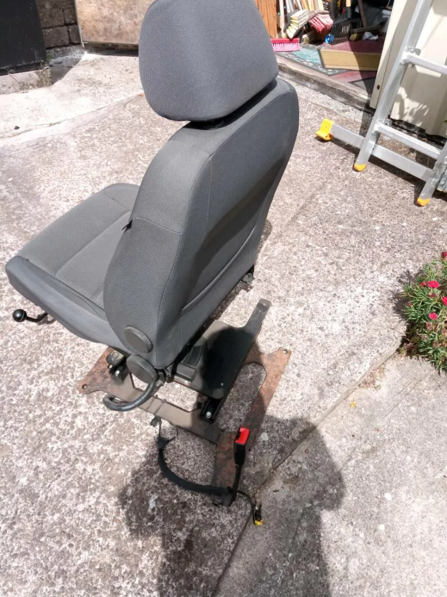 Swivel seat Van tyres - Image 4