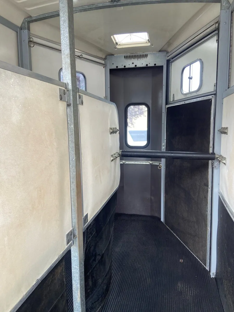 Ifor Williams HB506 Horse Trailer - Image 4