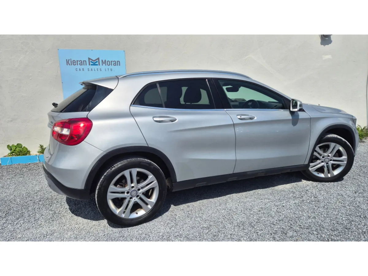 Mercedes-Benz GLA 5DR AUTO - Image 4