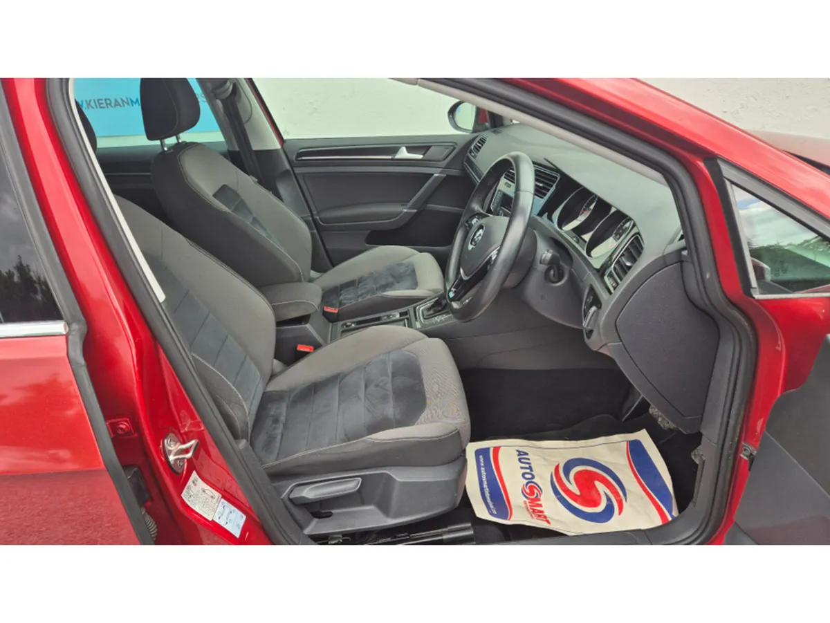 Volkswagen Golf AUTO - Image 4