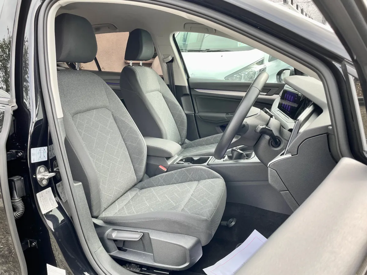 Volkswagen Golf Life 2.0TDI 115PS 2 Seat Van.2022 - Image 4