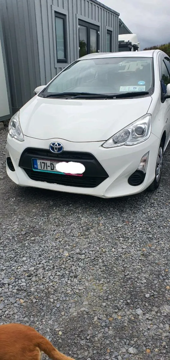 171 TOYOTA AQUA HYBRID - Image 2