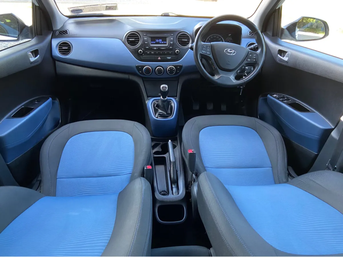 Hyundai i10 DELUXE **//**HI SPEC MODEL**//**ALLOYS - Image 4