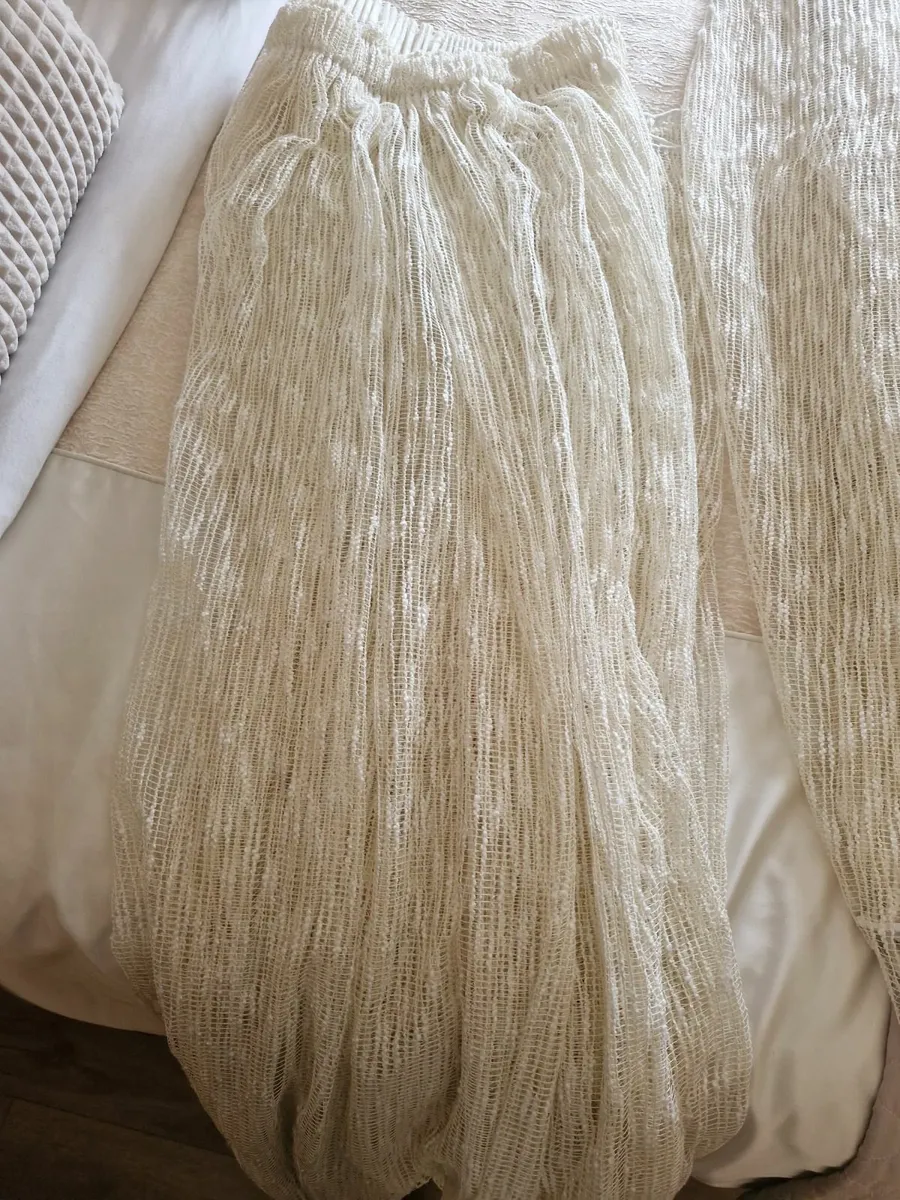 Curtains - Image 4