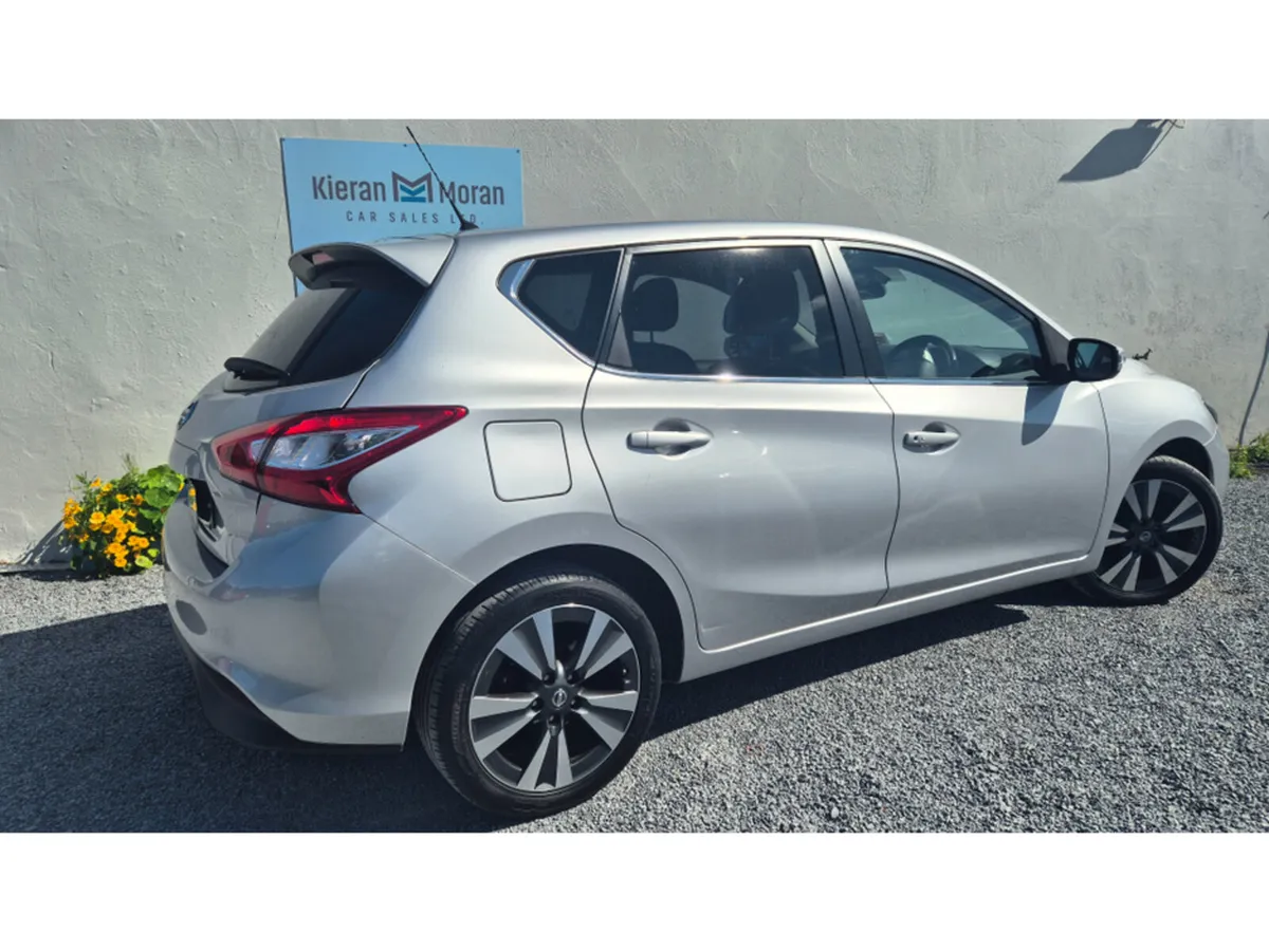 Nissan Pulsar 4DR - Image 4