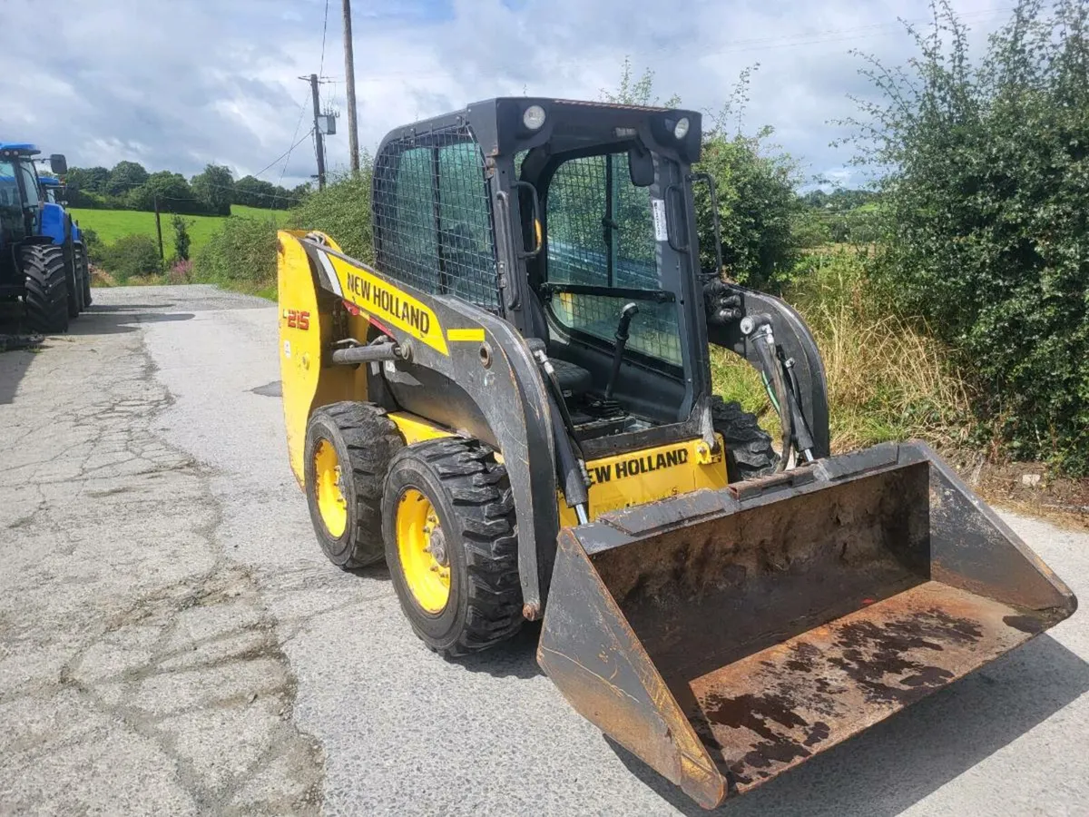 New Holland 215 skid steer - Image 2