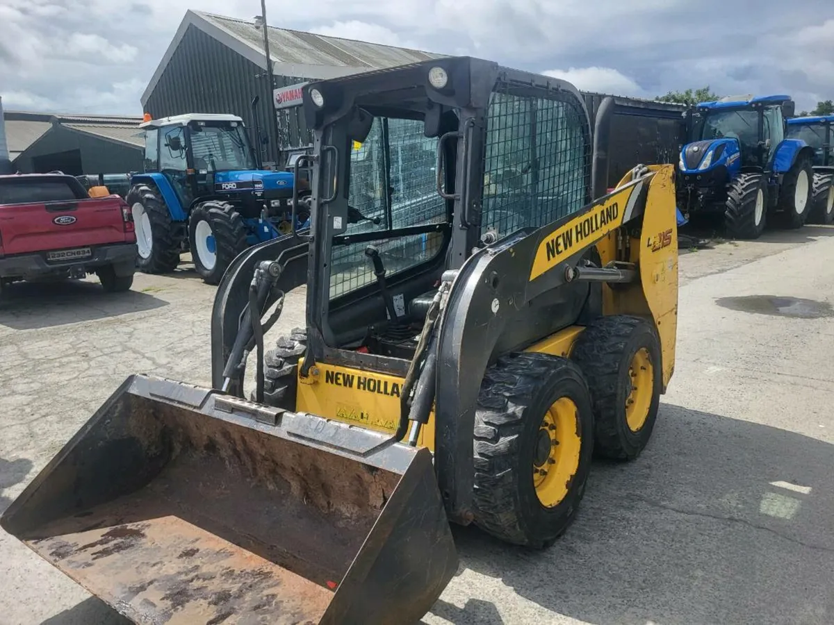 New Holland 215 skid steer - Image 4