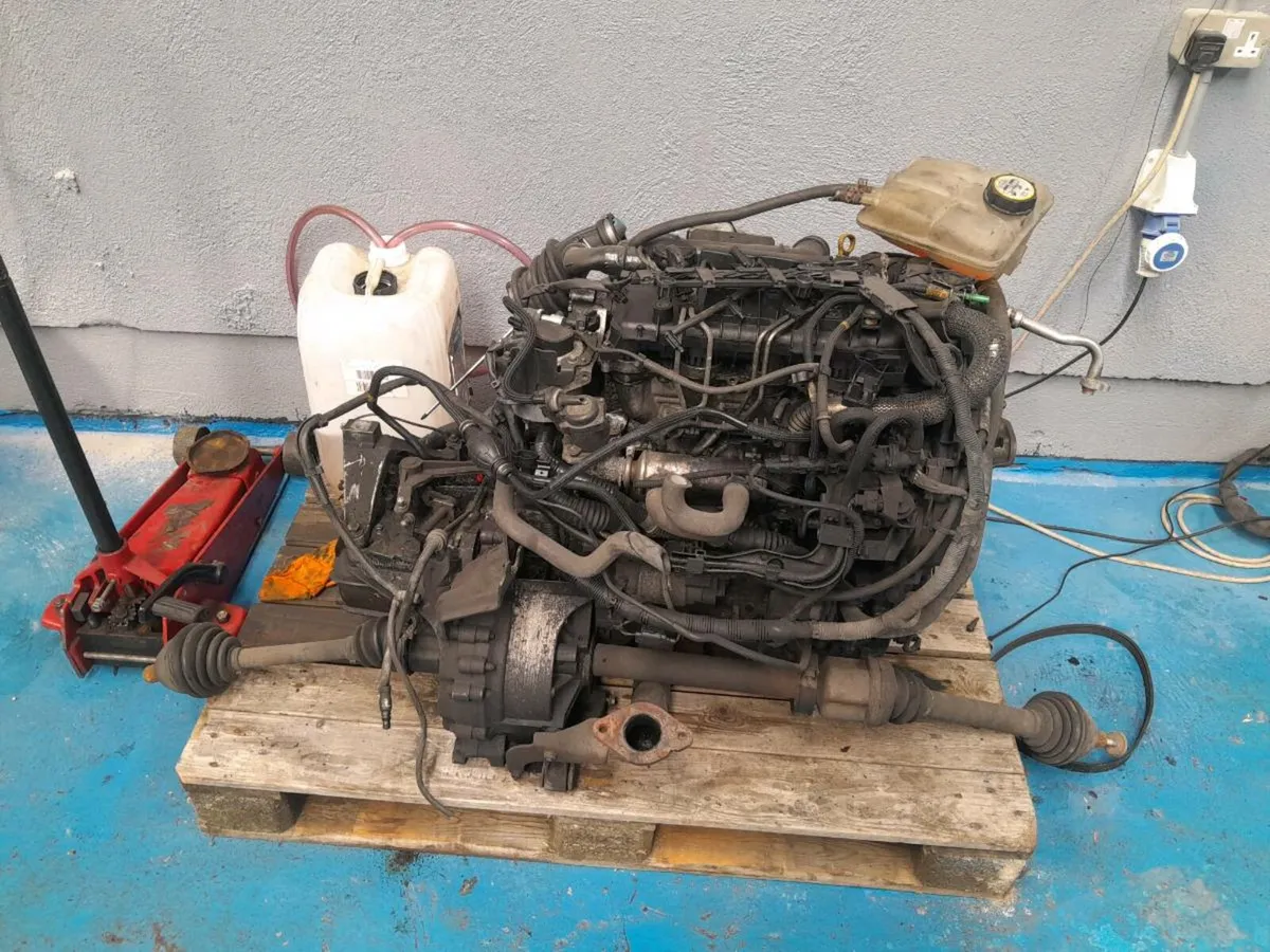 2010 ford focus 1.6 engine & gearbox - Image 1