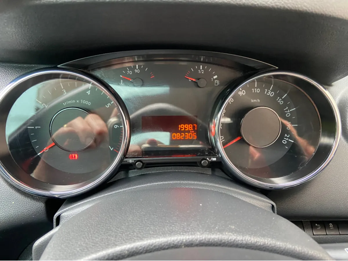 Peugeot 5008 ACTIVE 1.2 130 //**7 SEATER**//**ONLY - Image 2
