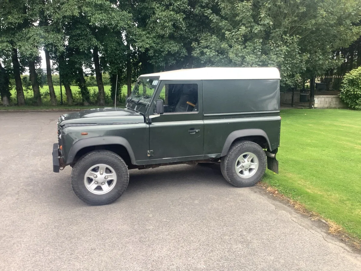 Land Rover Defender - Image 3
