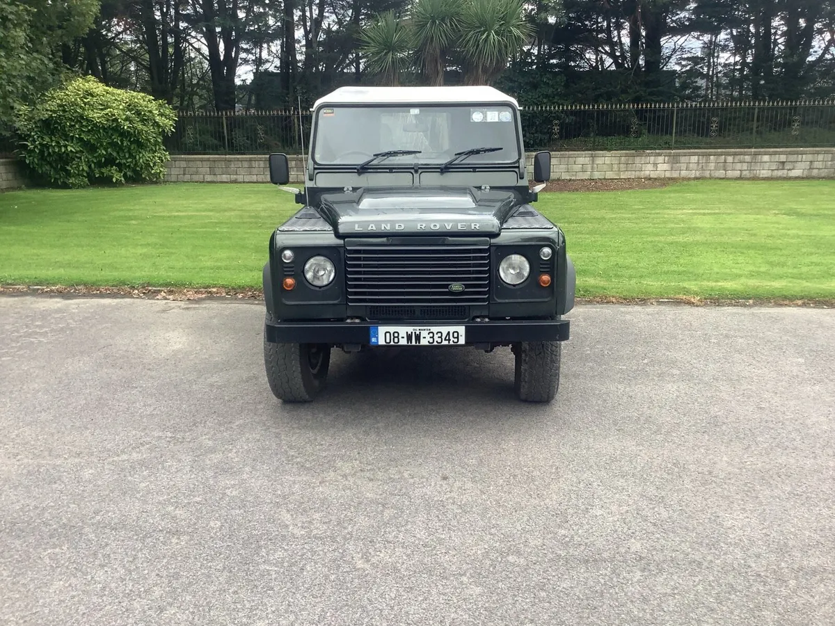 Land Rover Defender - Image 4