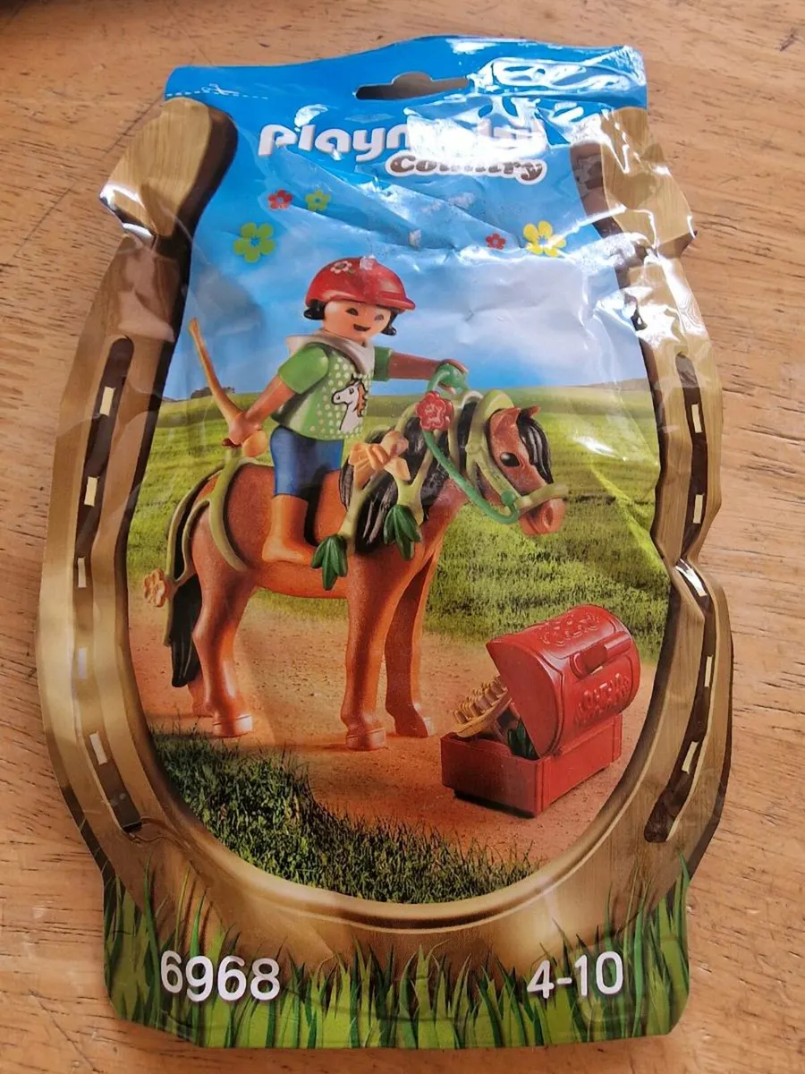 Playmobil Country 6968 Knight With Flower Pony - Image 1