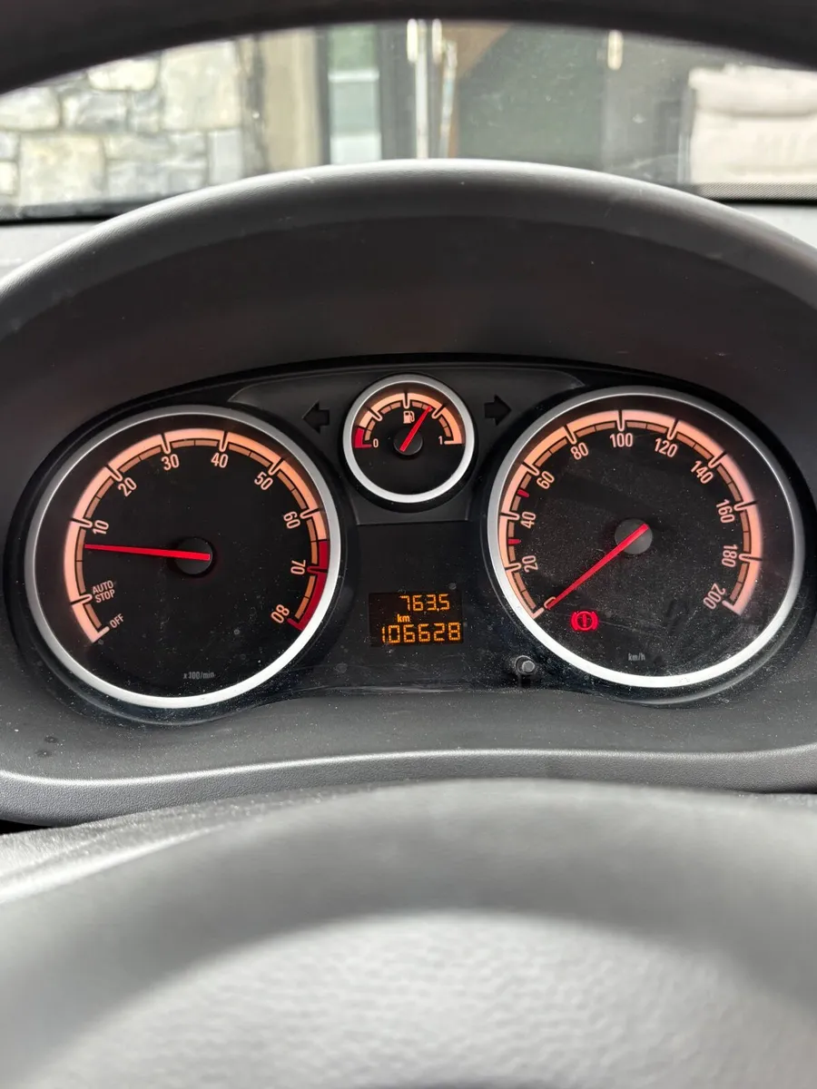 Opel Corsa 2014 - Image 2