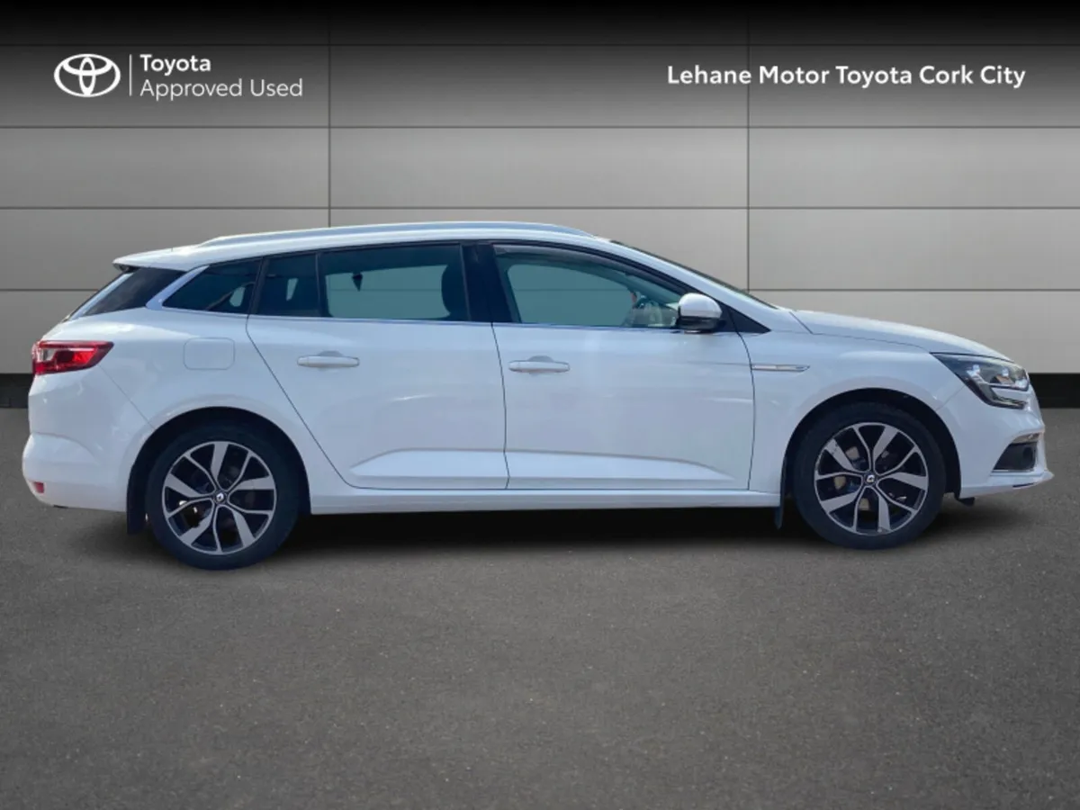 Renault Megane ICONIC TCE 140 GPF MY18 SPORT TOURE - Image 3