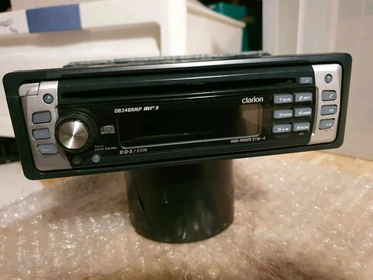 Clarion CD/MP3 car stereo - Image 1