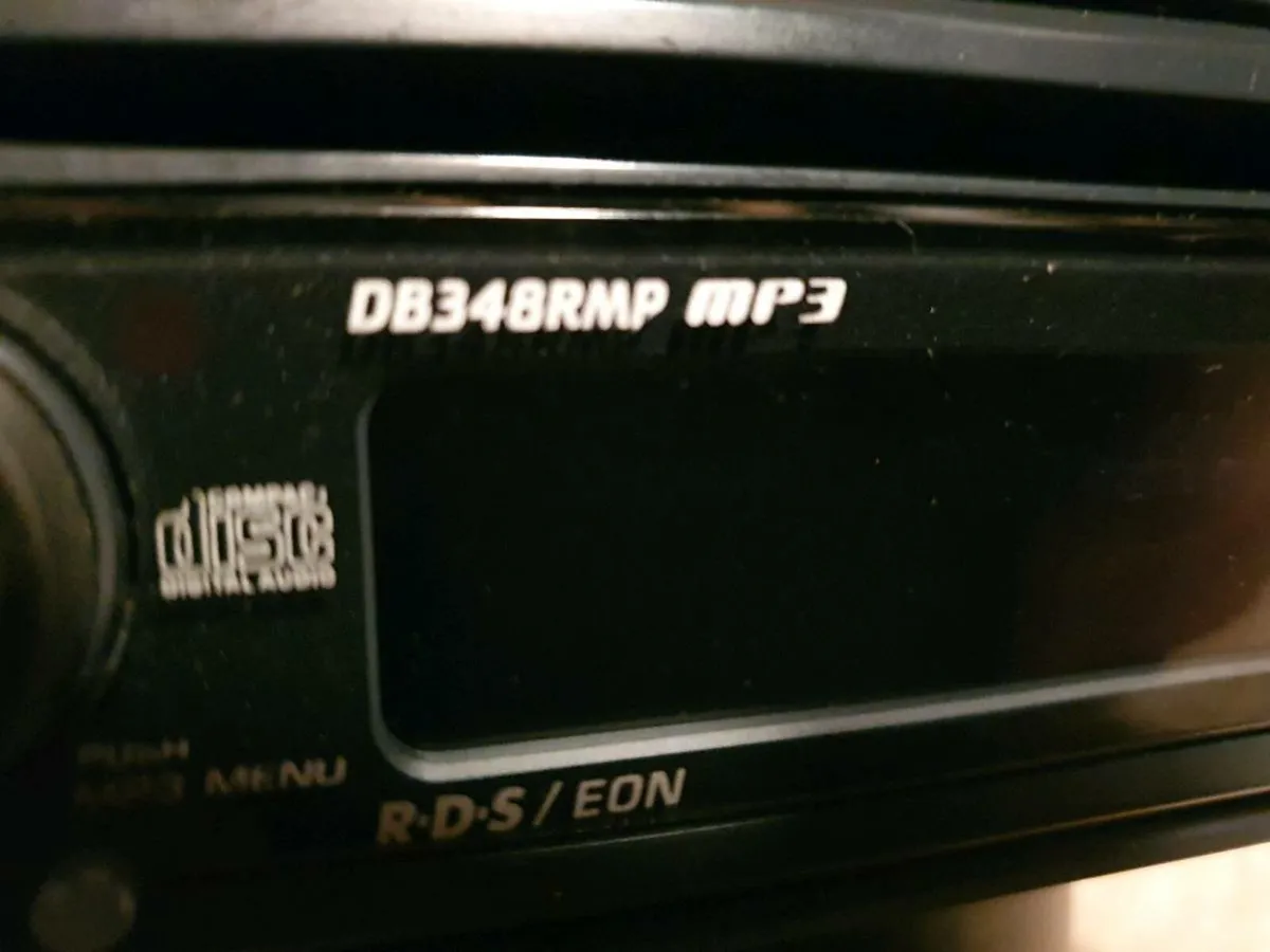 Clarion CD/MP3 car stereo - Image 2