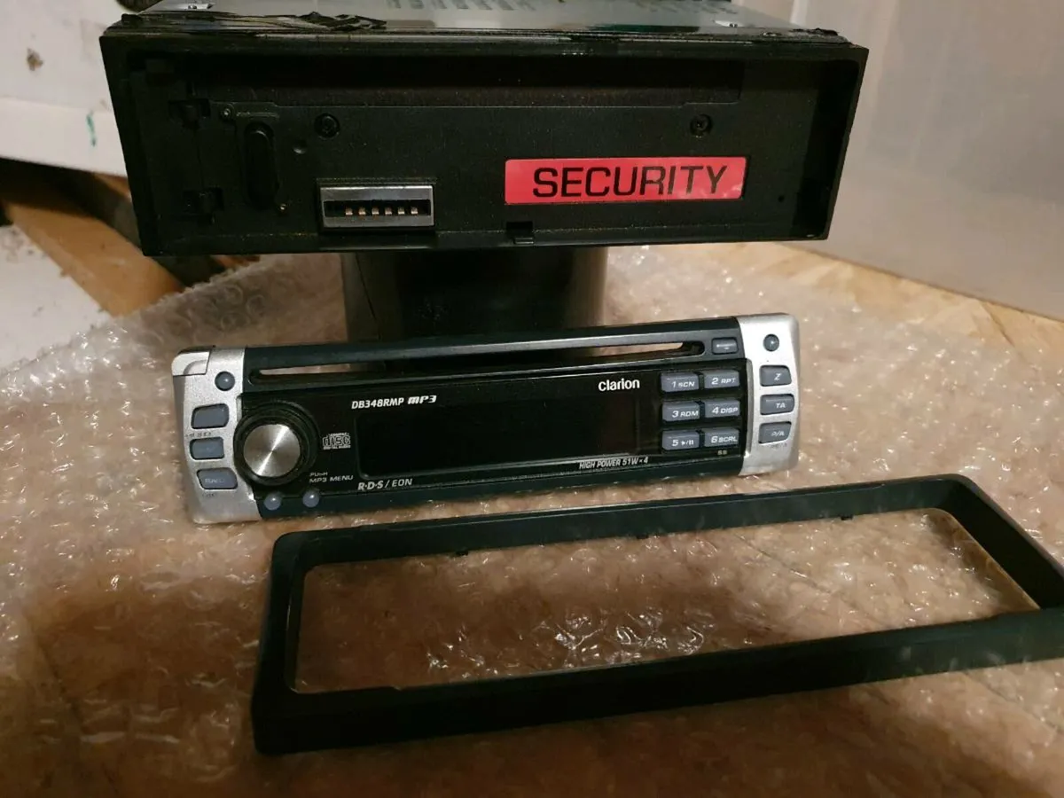 Clarion CD/MP3 car stereo - Image 3