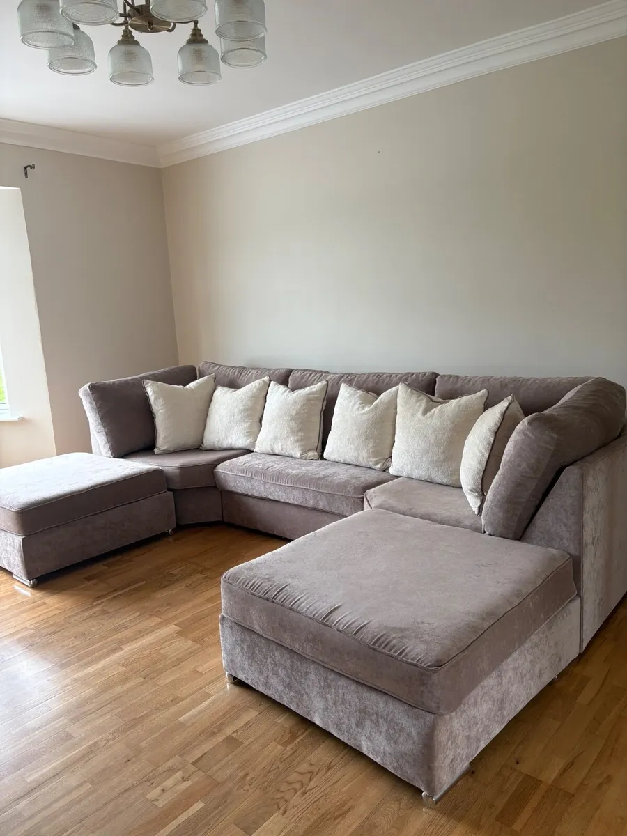 Great condition couch - Image 1