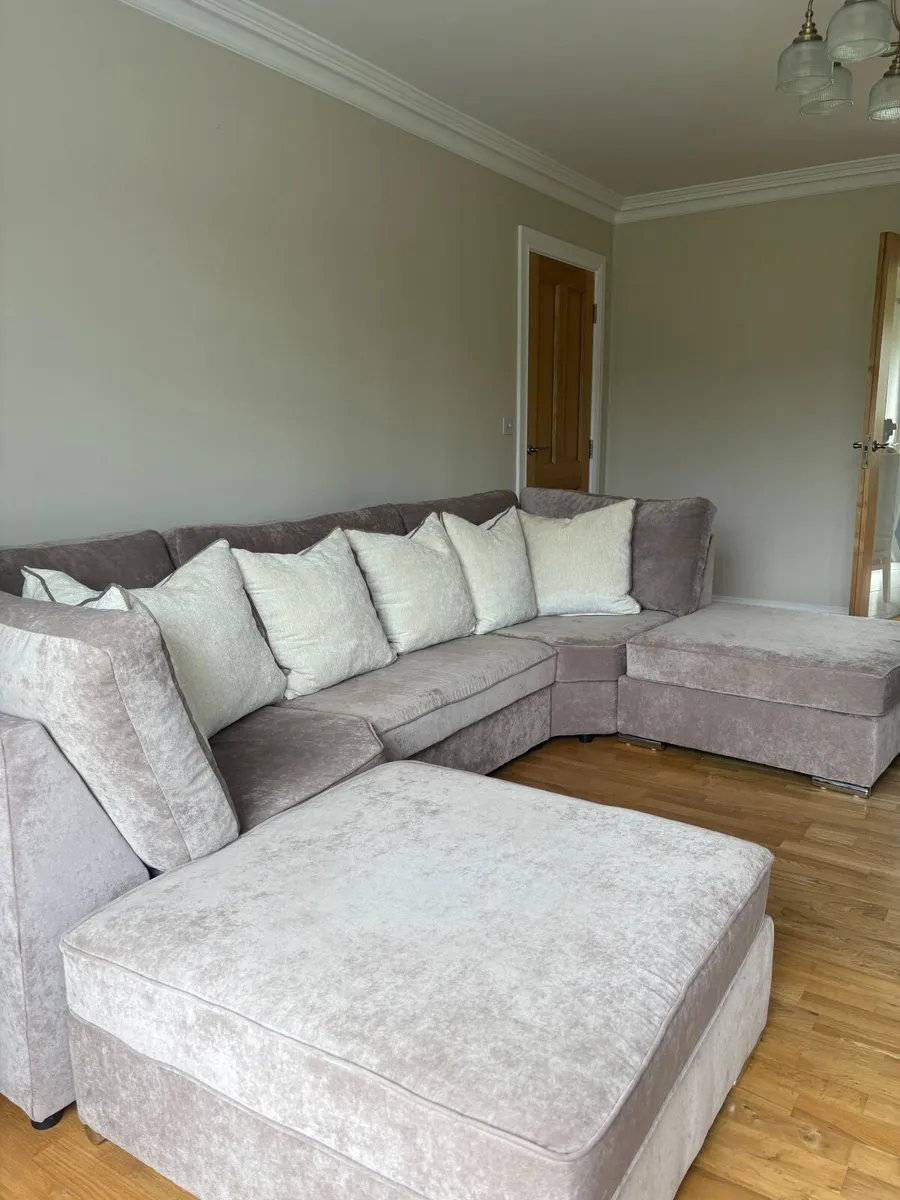 Great condition couch - Image 2