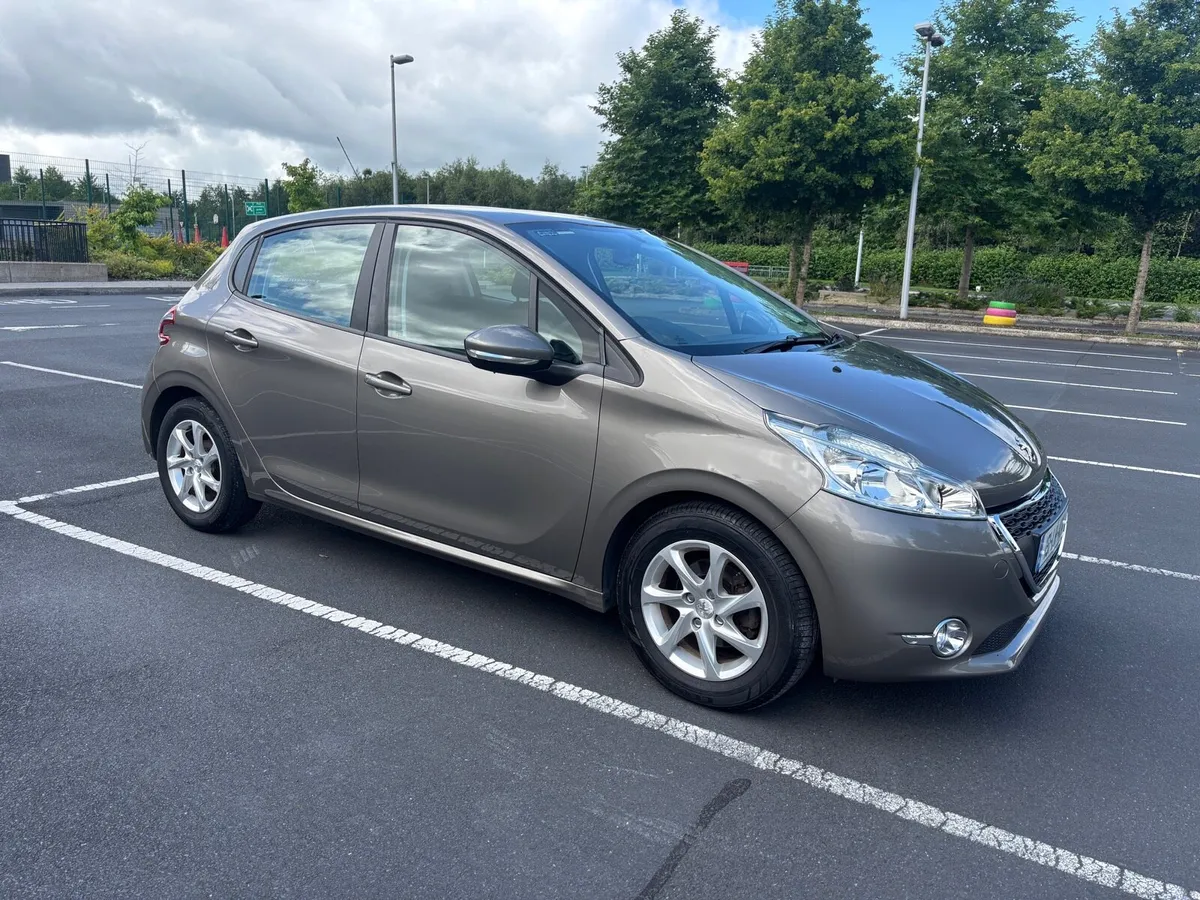 Peugeot 208 - Image 2
