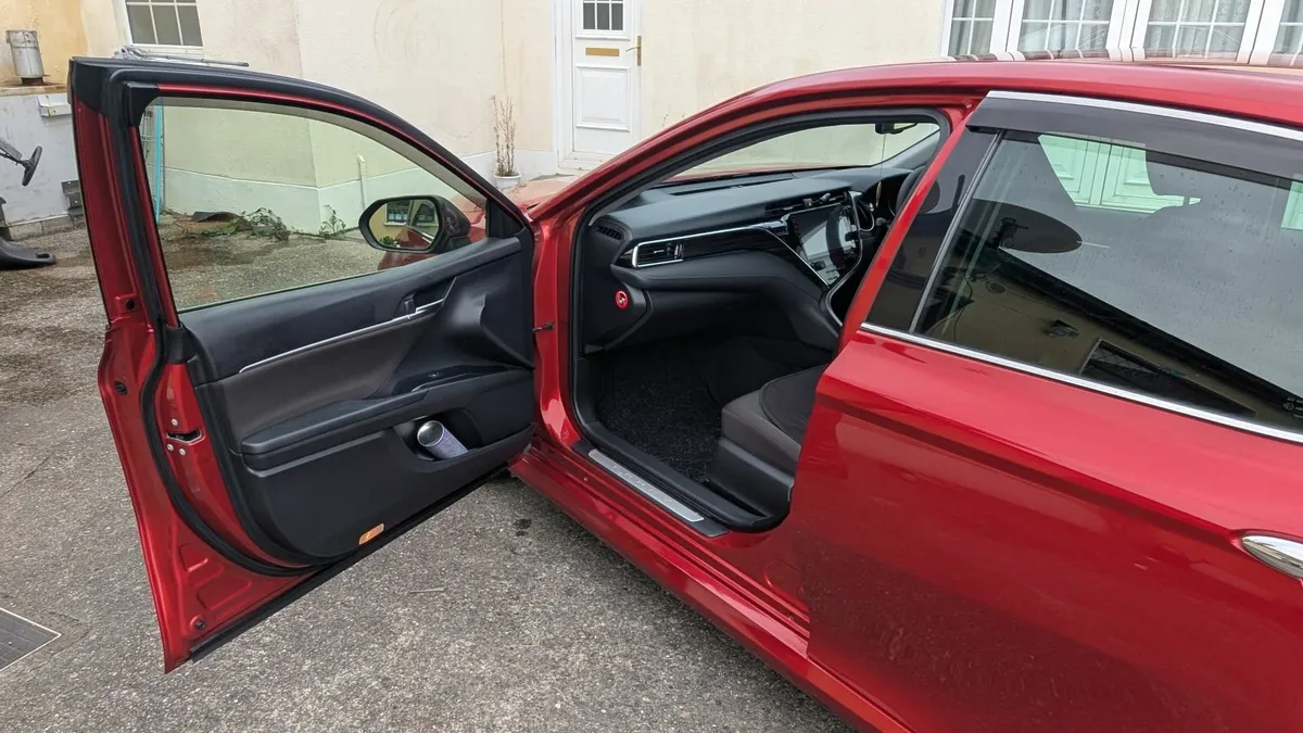 Toyota Camry 2017 (172), Clean & spotless, 2ry NCT - Image 4